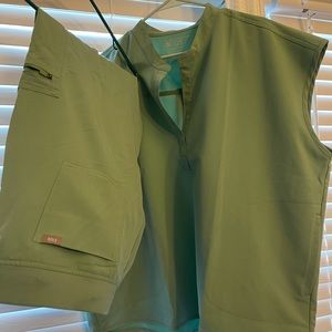 Figs Rafaela Scrub Top & Zamora Joggers Jade